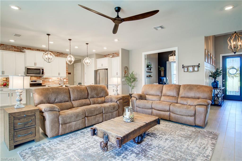 1814 16th Ter Property Photo 4