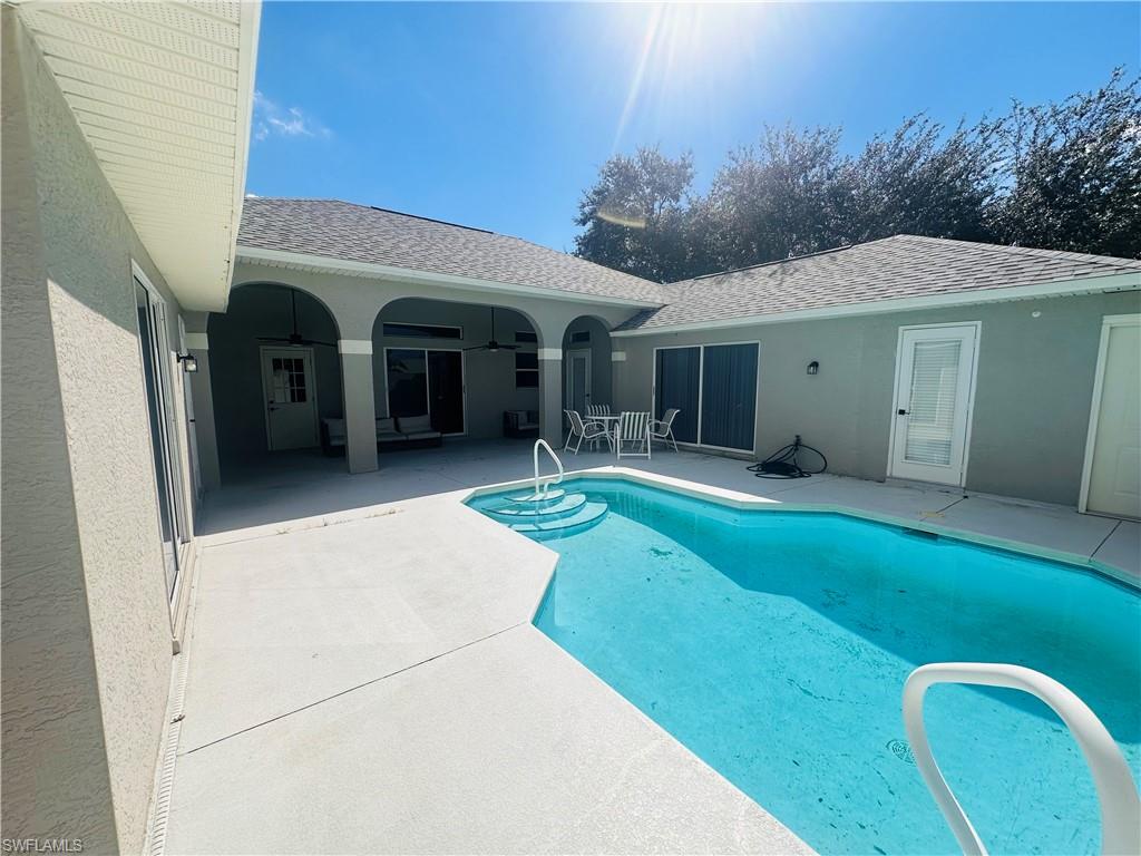 102 39th Ter Property Photo 4