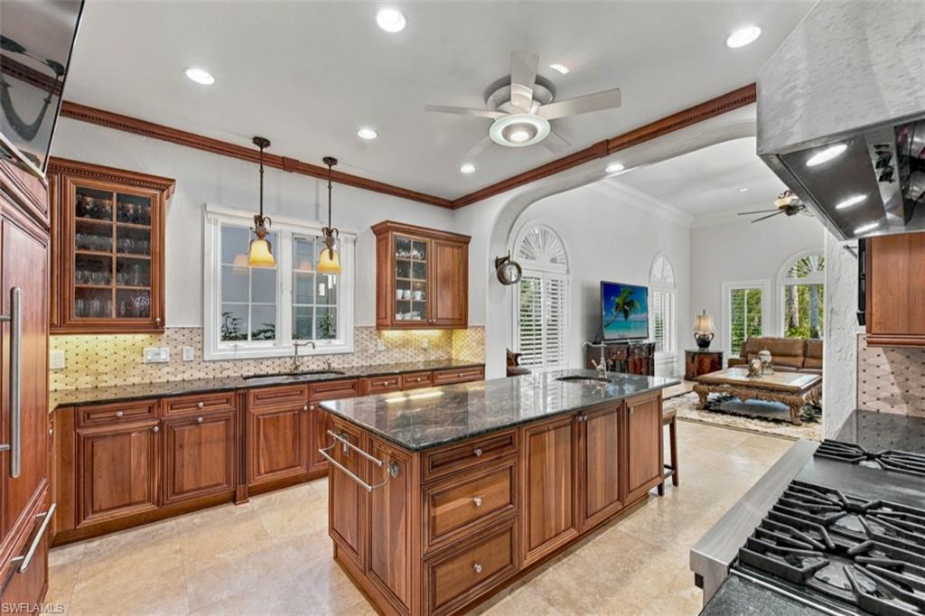 4660 Via Roma Property Photo 8