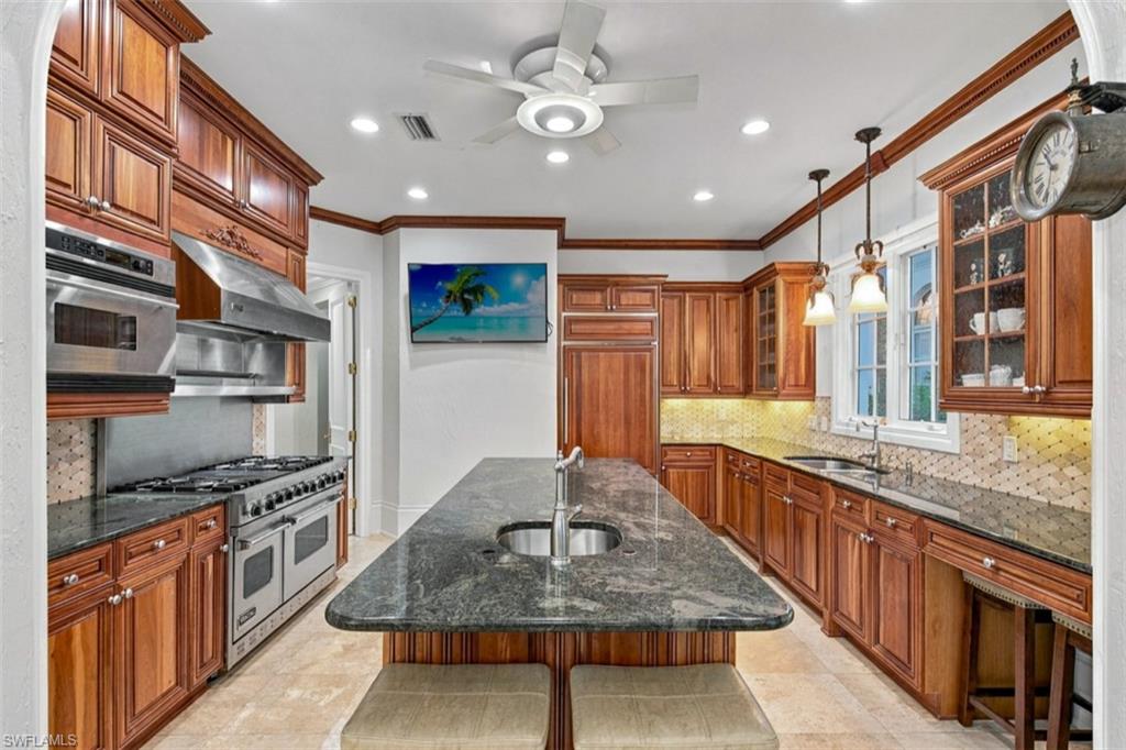 4660 Via Roma Property Photo 9