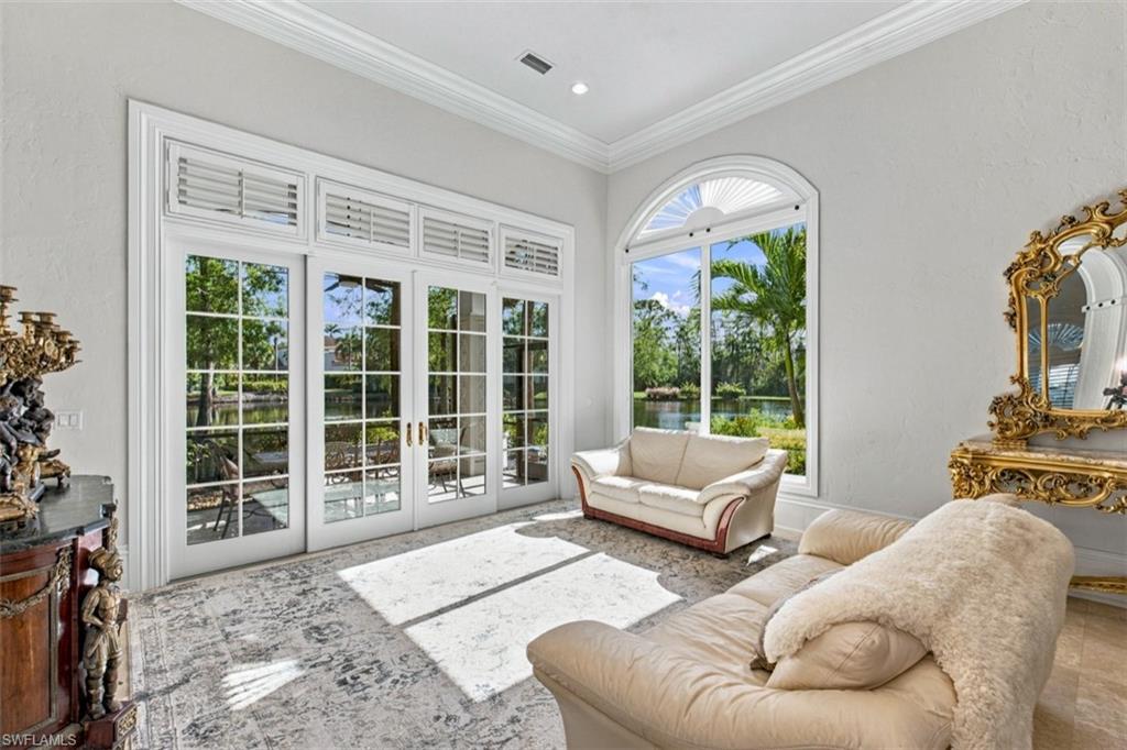 4660 Via Roma Property Photo 10