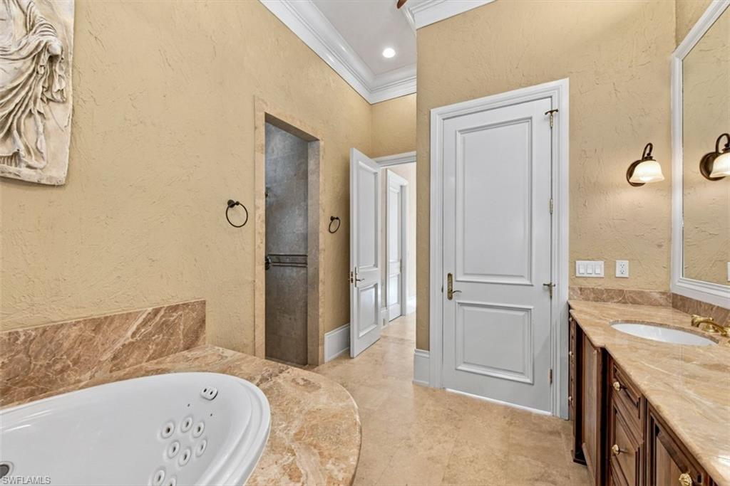 4660 Via Roma Property Photo 15
