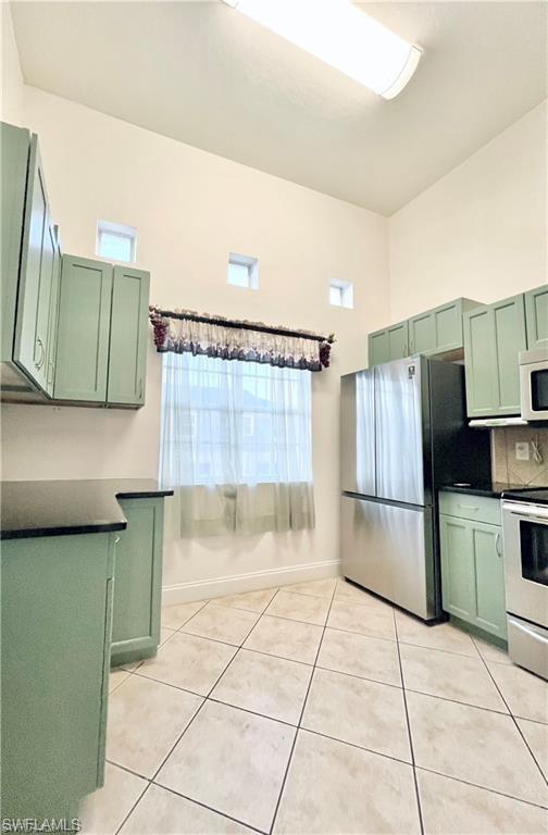 3417 Winkler Ave 602 Property Photo 2