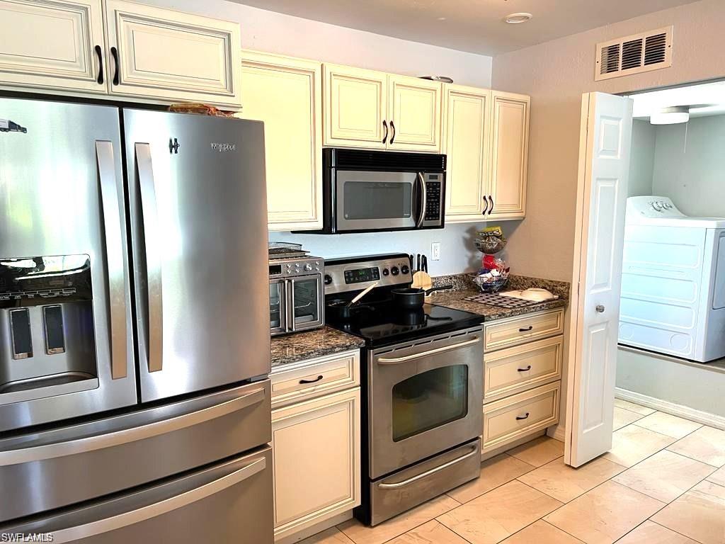 883 Coconut Cir E Property Photo 4