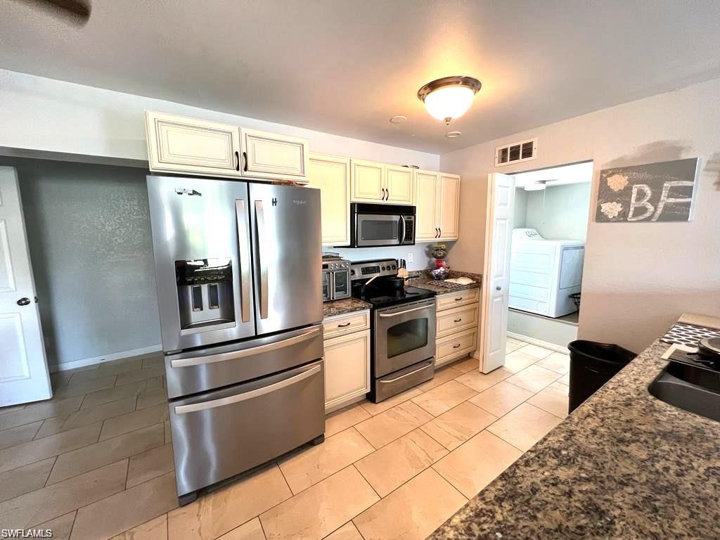 883 Coconut Cir E Property Photo 6