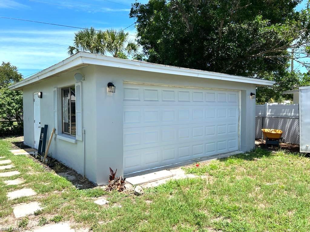 883 Coconut Cir E Property Photo 16