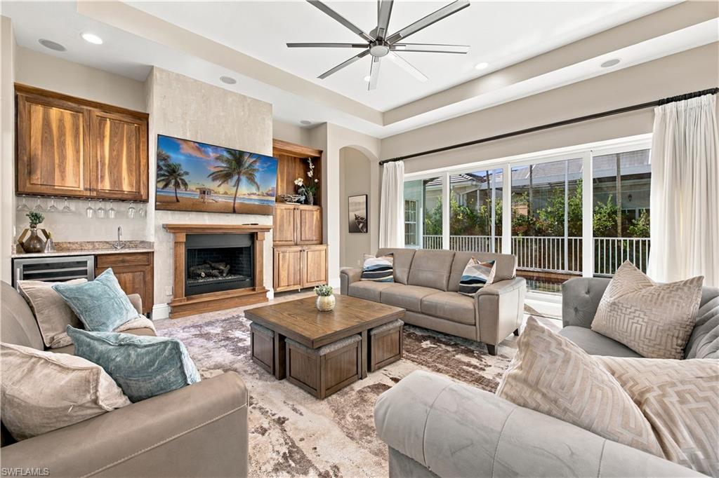 9242 Vanderbilt Dr Property Photo 17