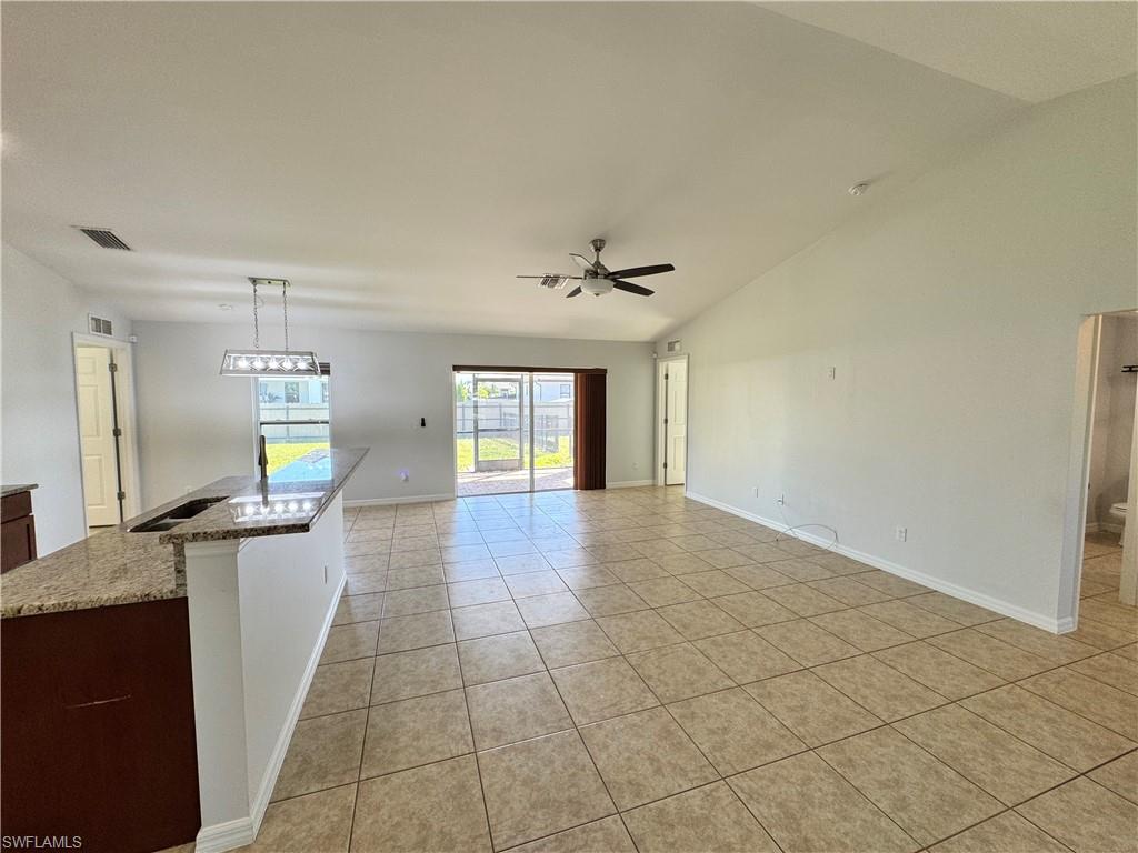 1907 20th Pl Property Photo 3