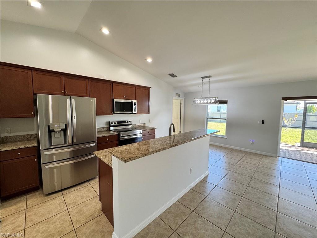 1907 20th Pl Property Photo 4