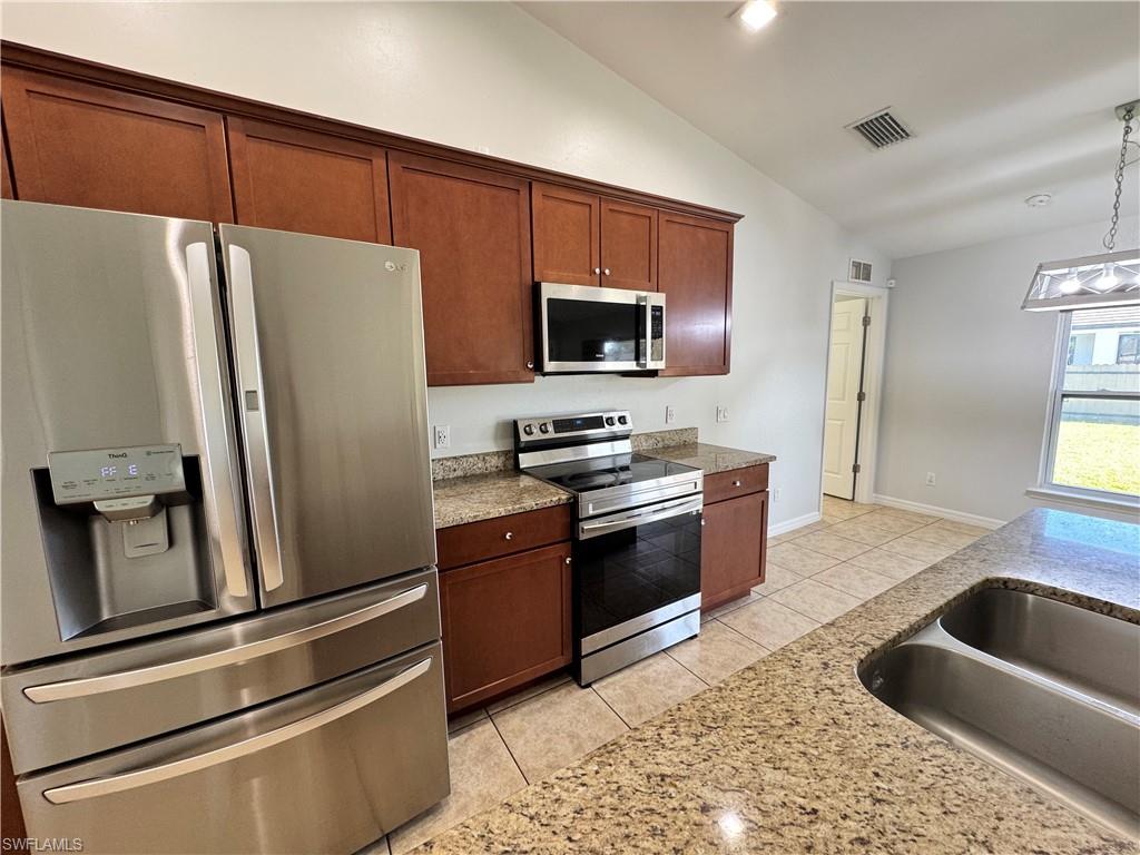 1907 20th Pl Property Photo 5