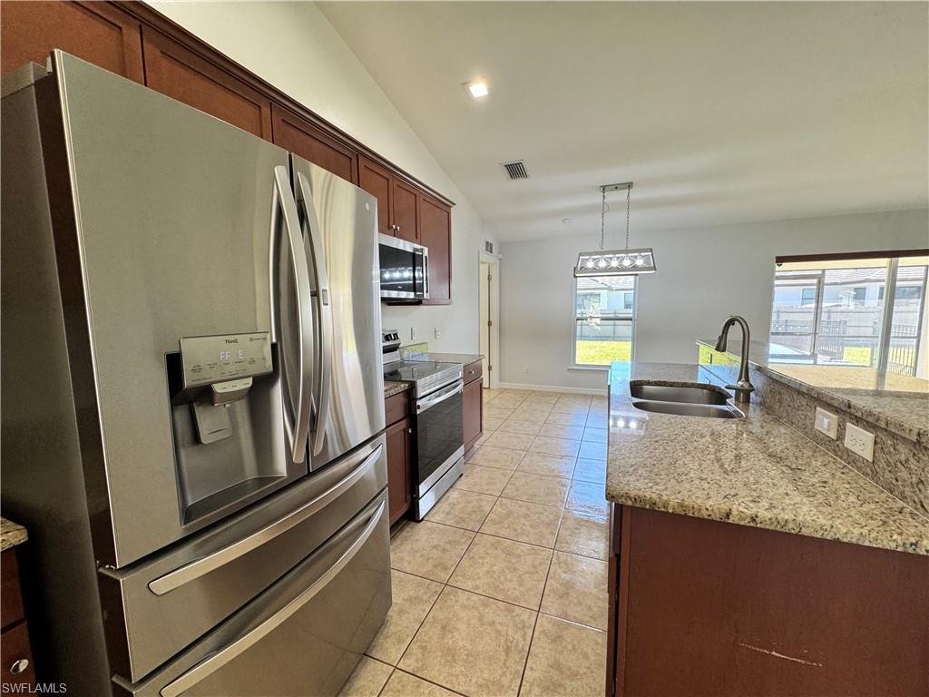 1907 20th Pl Property Photo 6