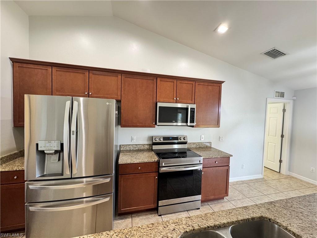 1907 20th Pl Property Photo 7