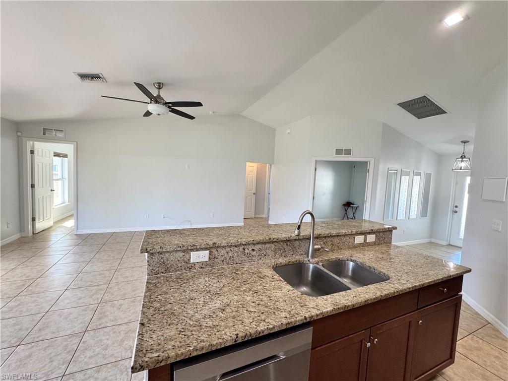 1907 20th Pl Property Photo 8
