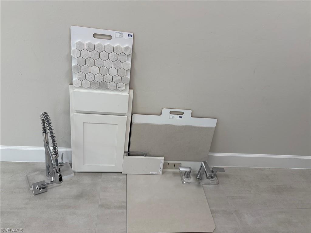 7449 Florida Elm Ct Property Photo 6