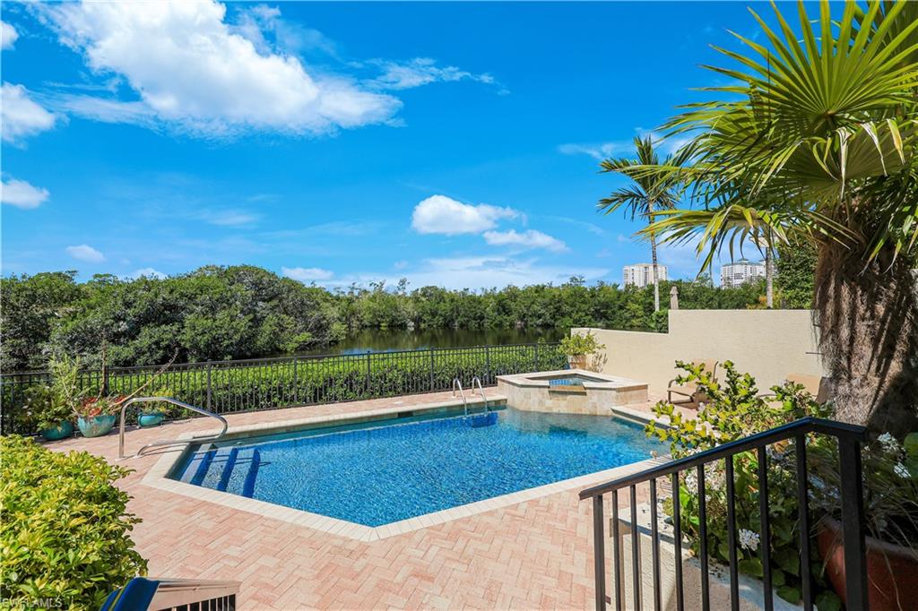 7913 Via Vecchia Property Photo 4