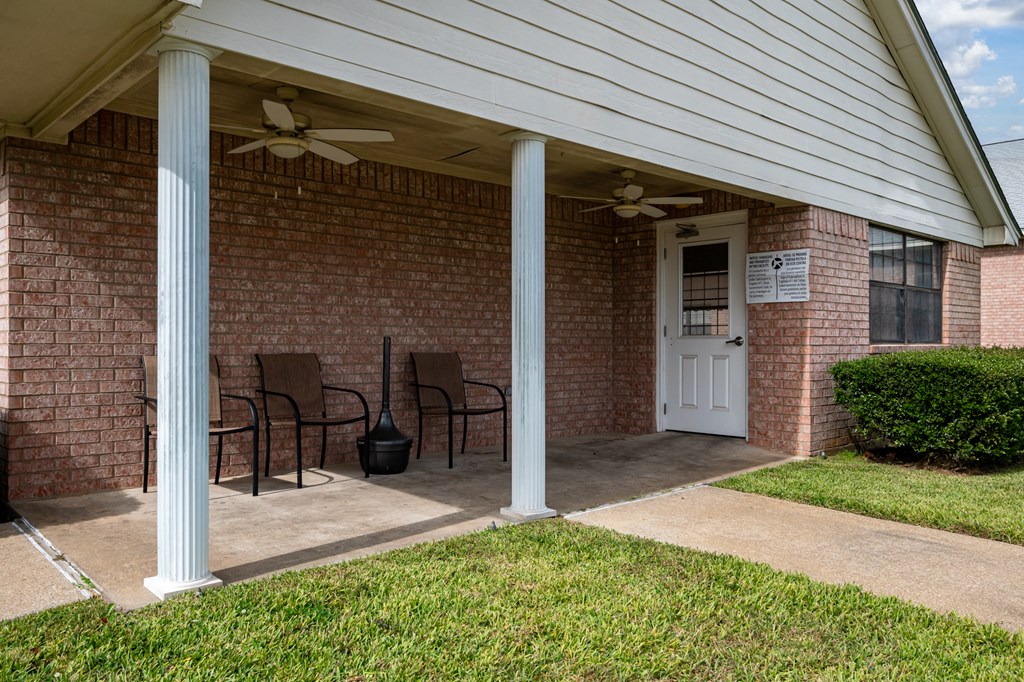 1154 East Loop 304 Property Photo 26