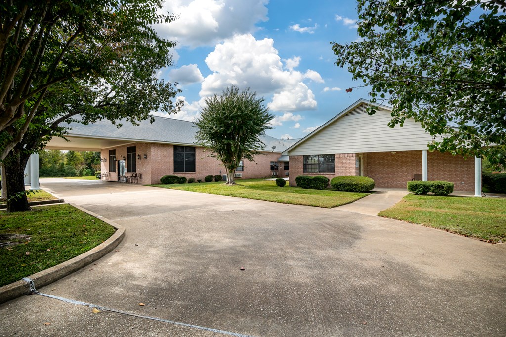 1154 East Loop 304 Property Photo 27