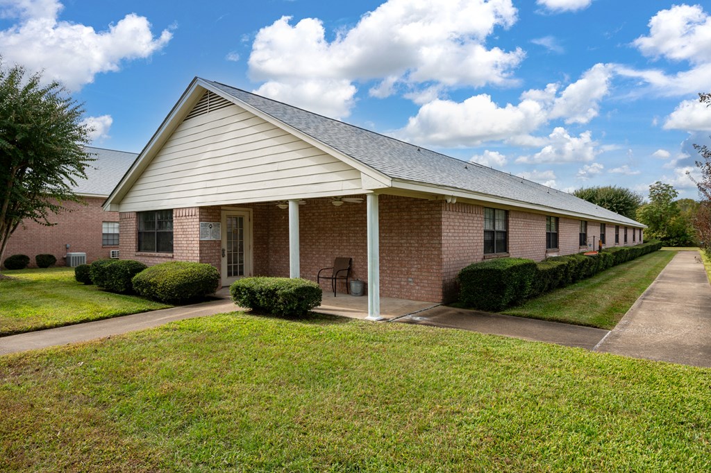 1154 East Loop 304 Property Photo 28