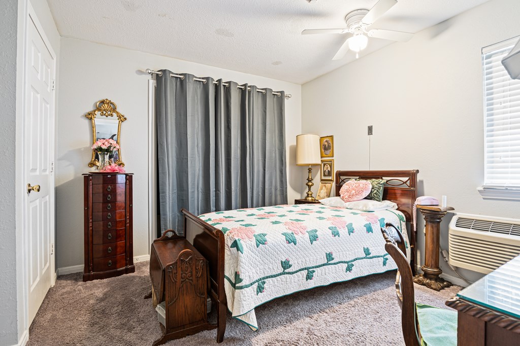 1154 East Loop 304 Property Photo 56