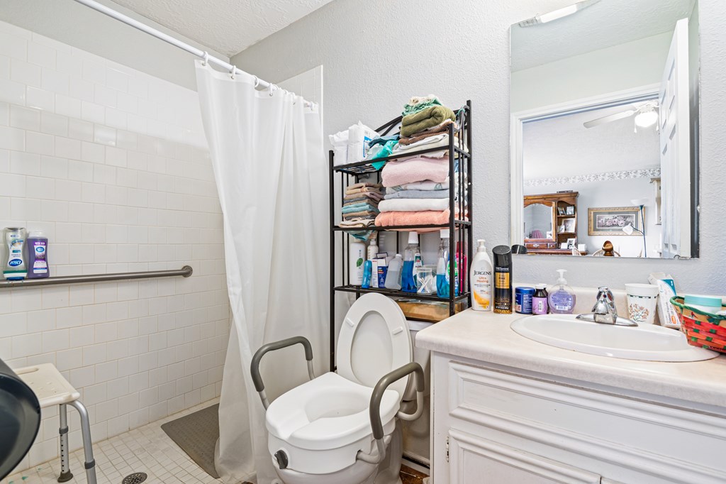 1154 East Loop 304 Property Photo 65
