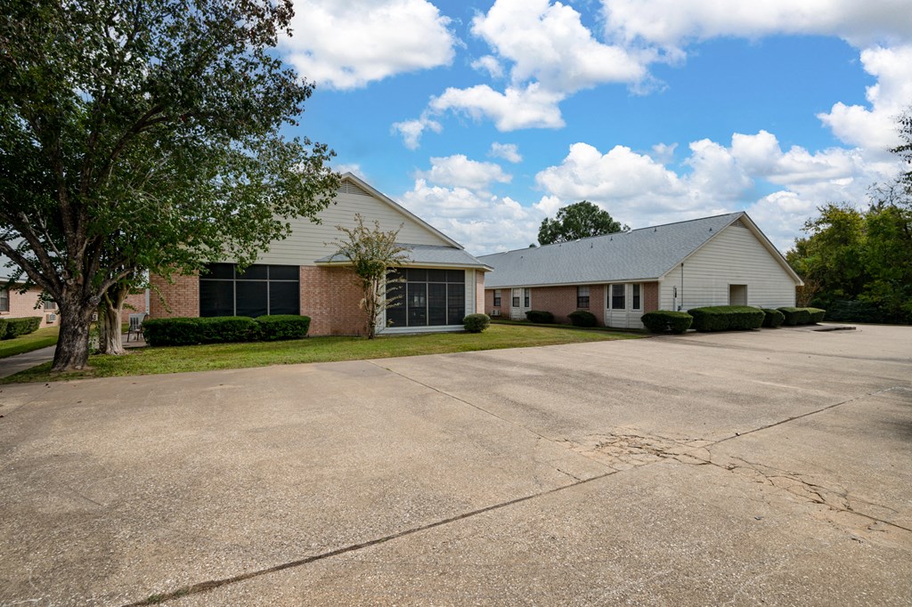 1154 East Loop 304 Property Photo 68