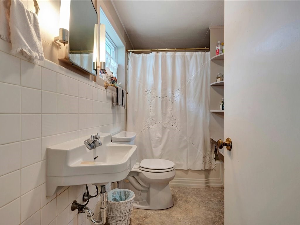 108 E Planters Property Photo 18