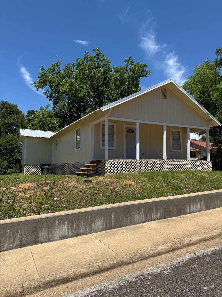 1711 Woden Road Property Photo 1