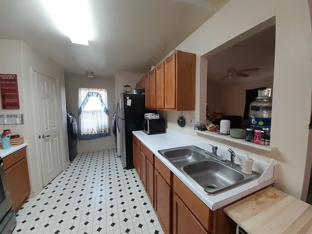 607 2nd Street Property Photo 3
