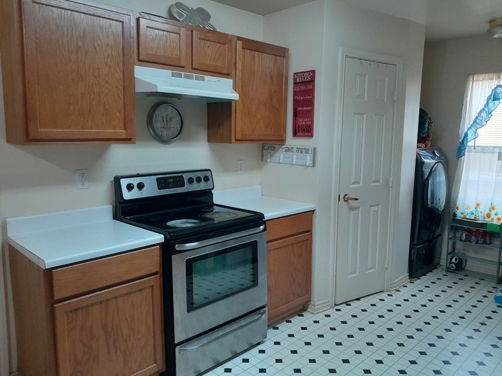 607 2nd Street Property Photo 4