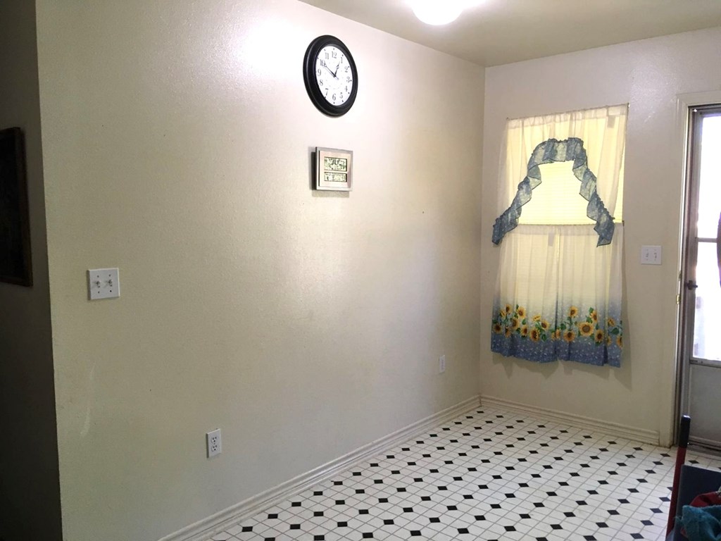607 2nd Street Property Photo 5