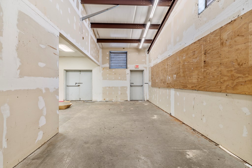 1106 E Main St Property Photo 6