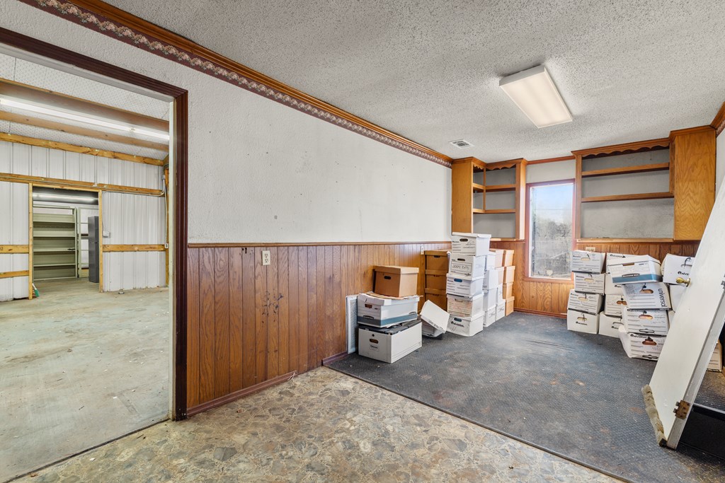 1106 E Main St Property Photo 9
