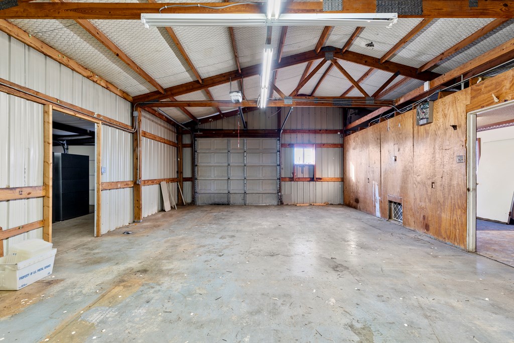 1106 E Main St Property Photo 10