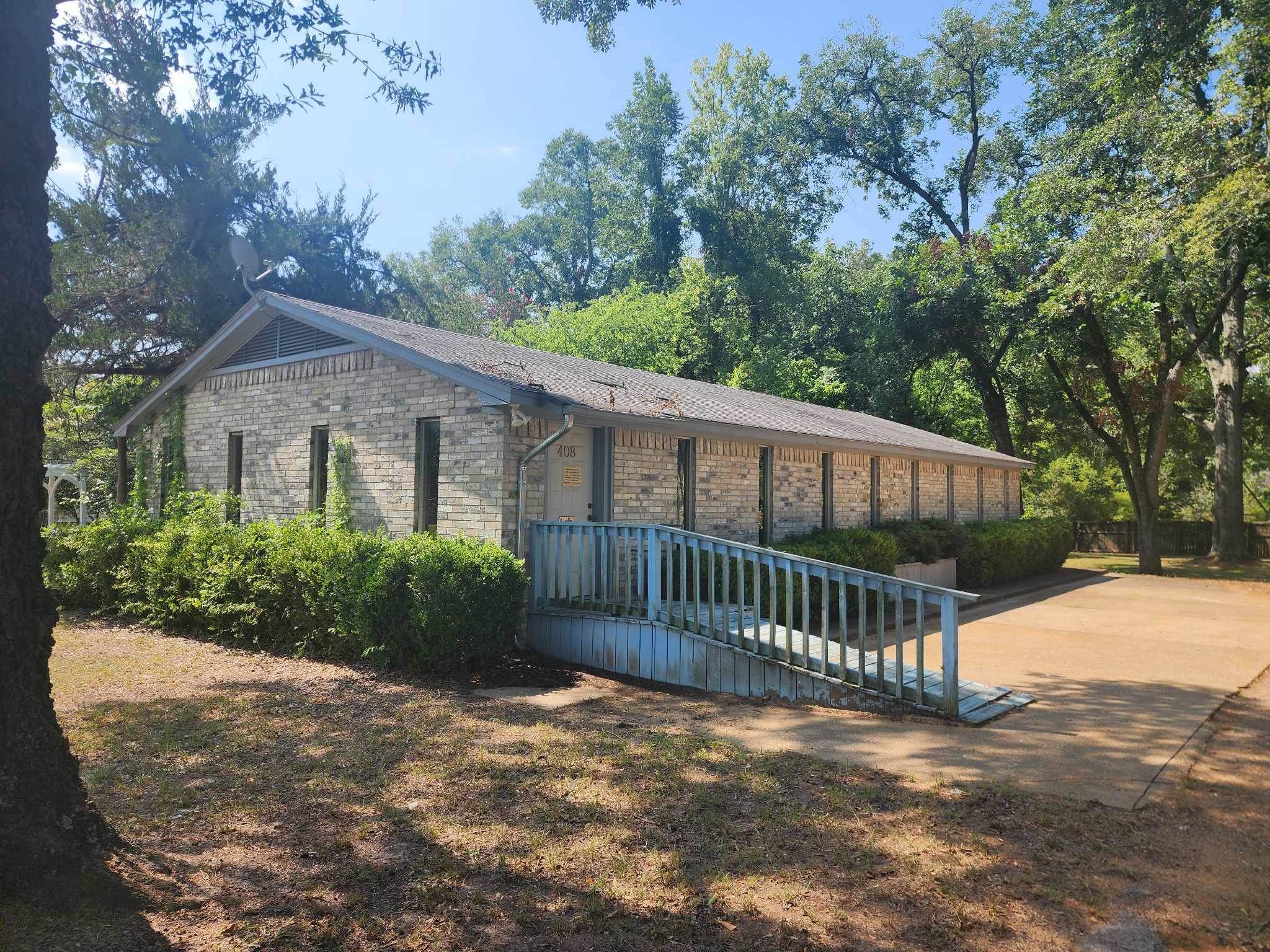 408 E Shelbyville Property Photo 1