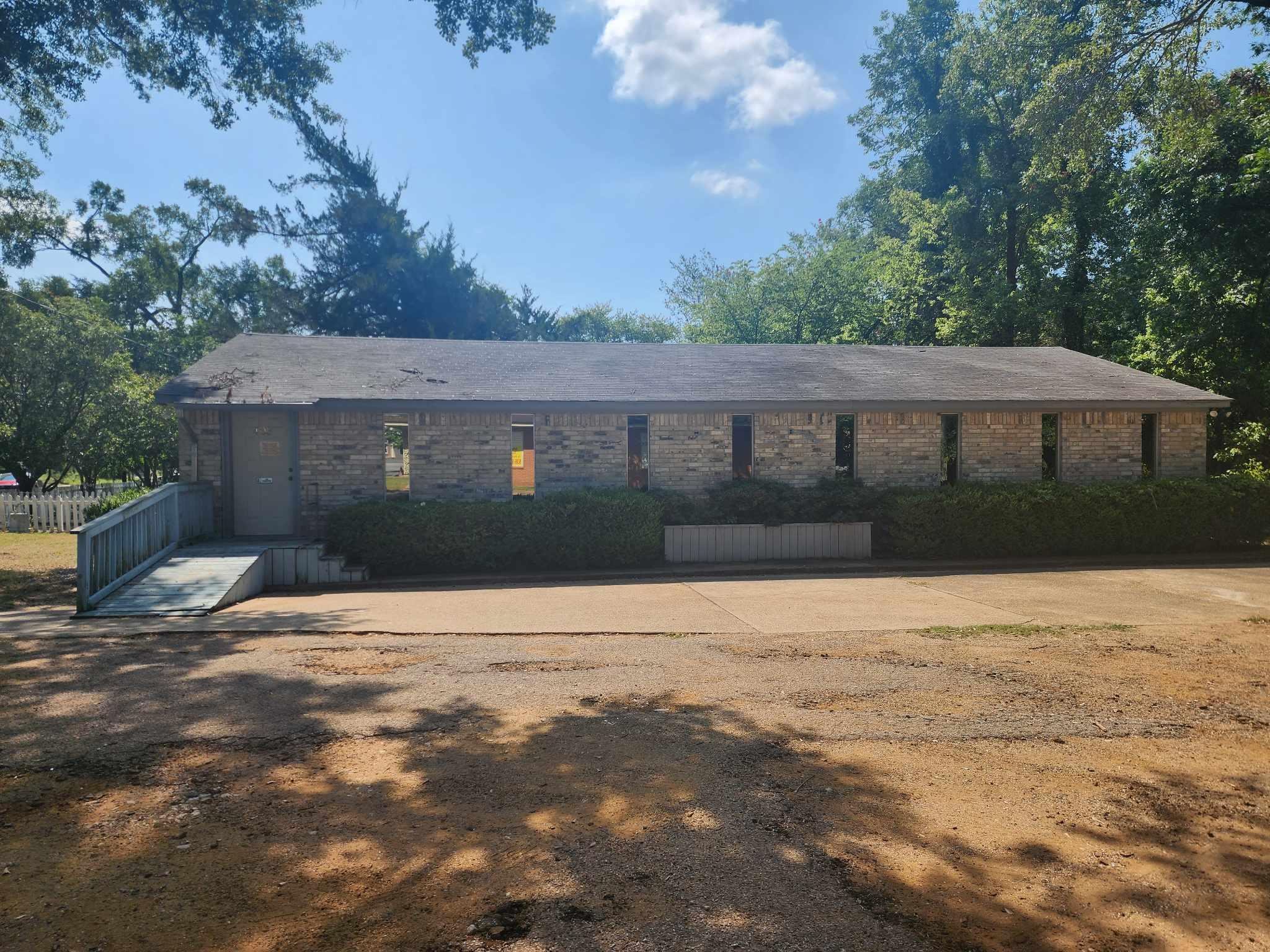408 E Shelbyville Property Photo 2