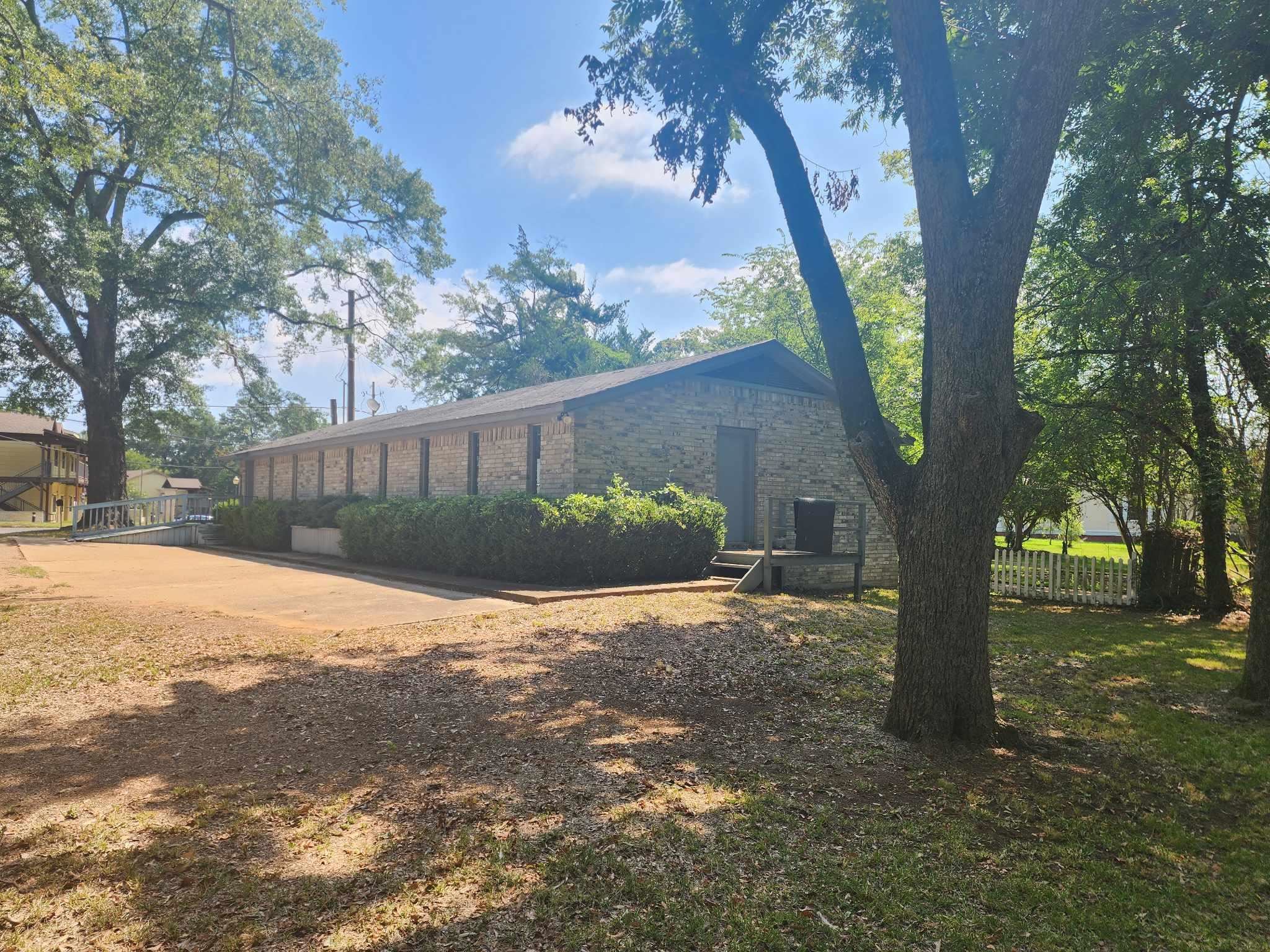 408 E Shelbyville Property Photo 3