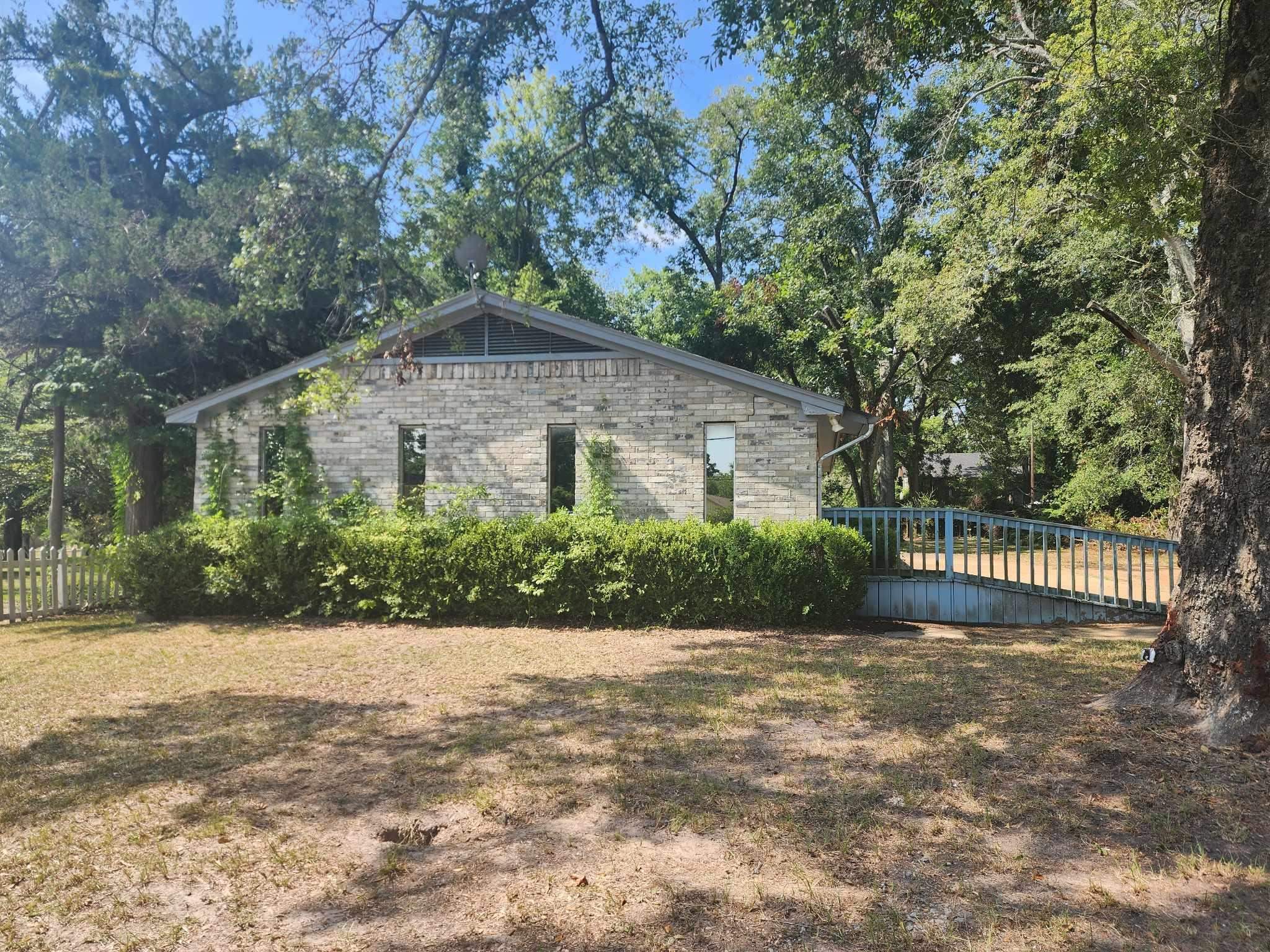 408 E Shelbyville Property Photo 4