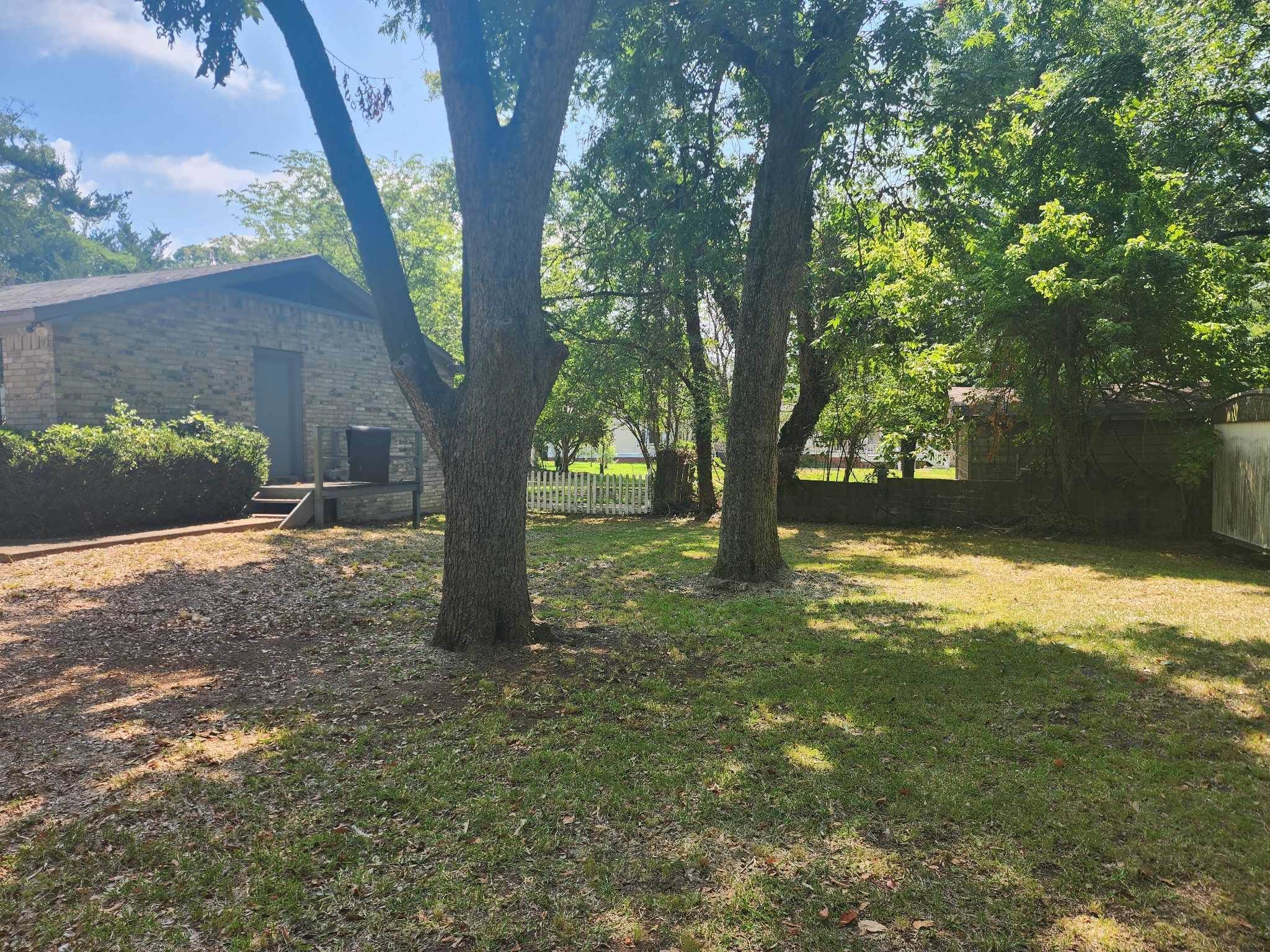 408 E Shelbyville Property Photo 5