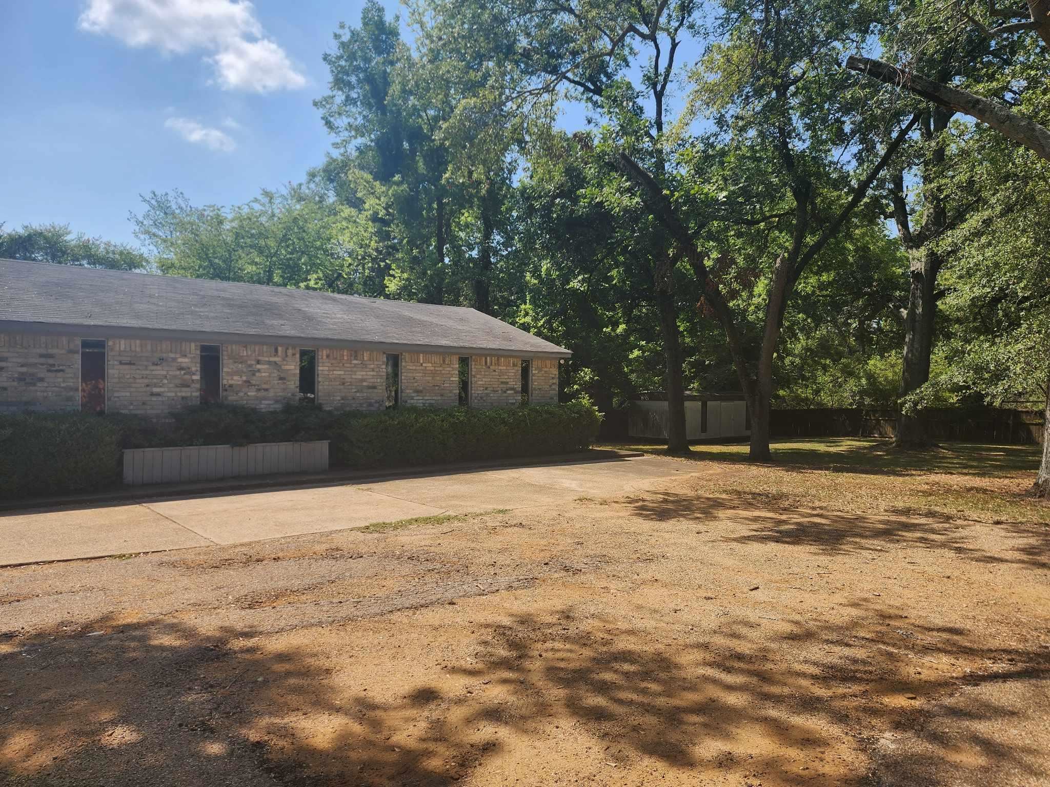 408 E Shelbyville Property Photo 6