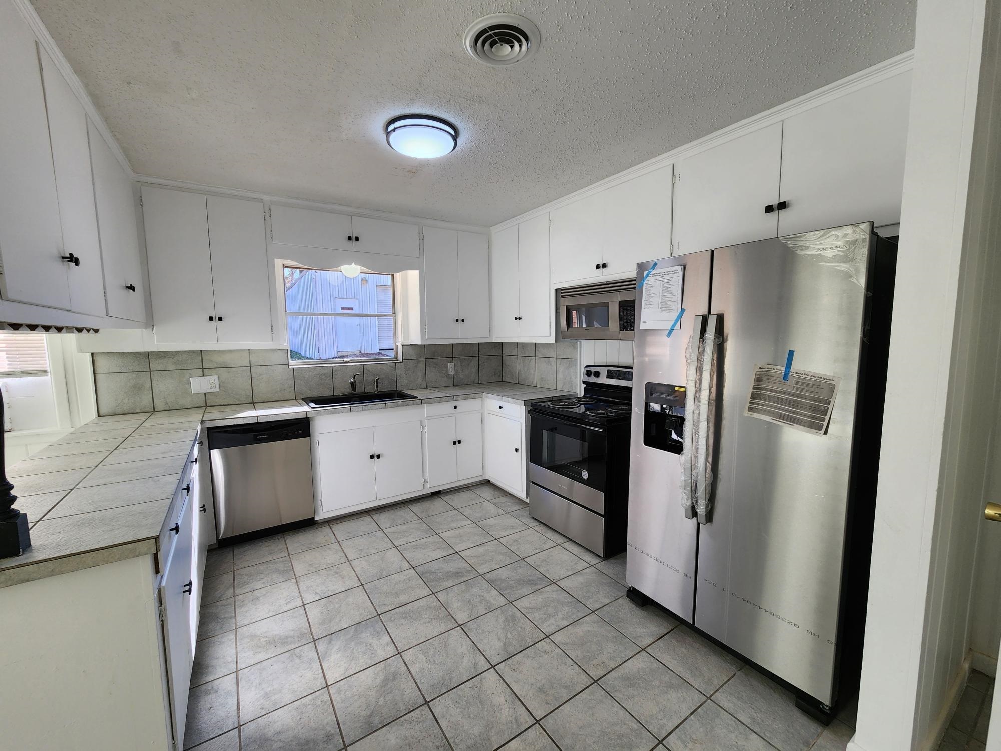 231 Sheila Street Property Photo 1