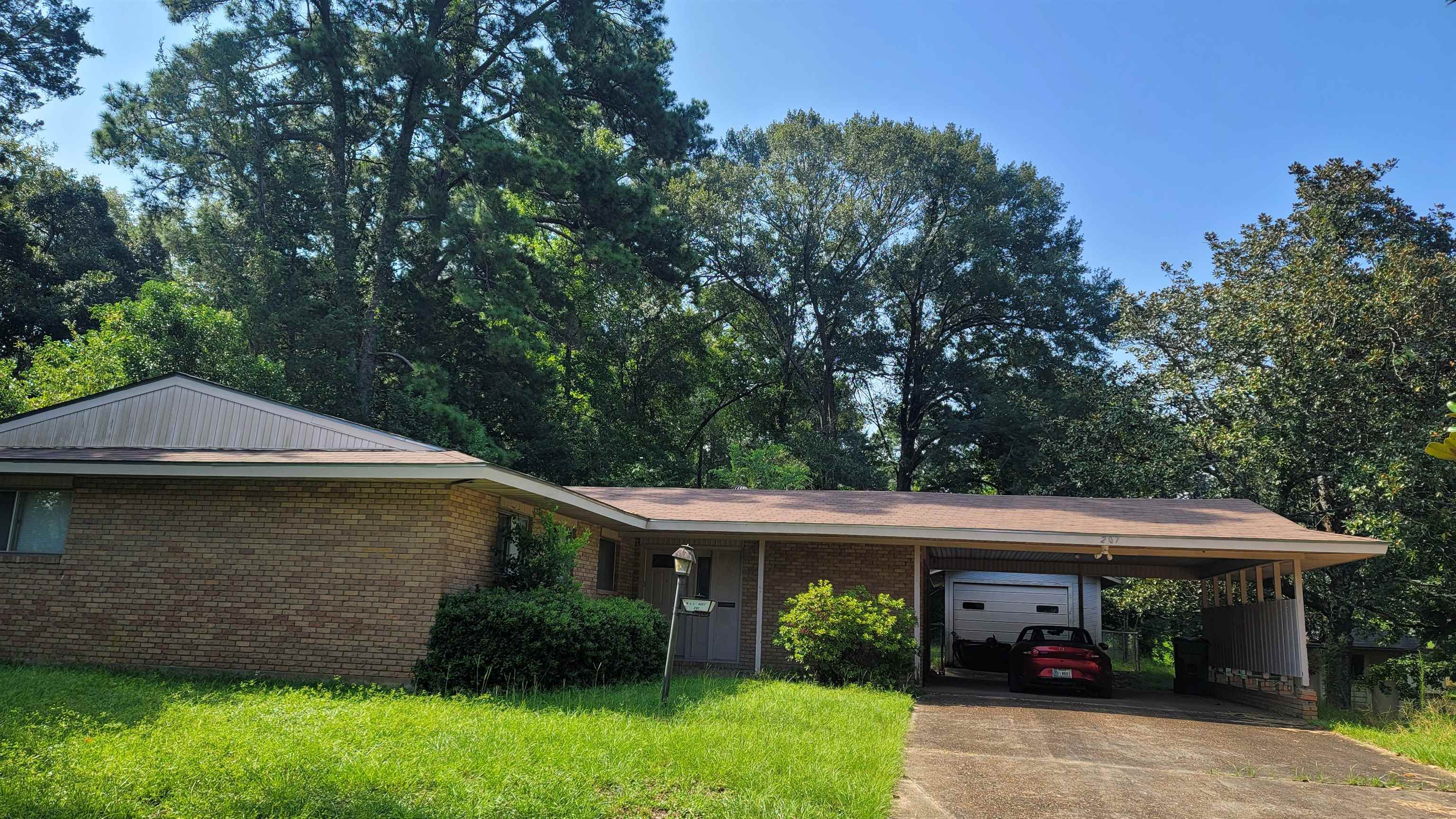 207 Verna Street Property Photo 1