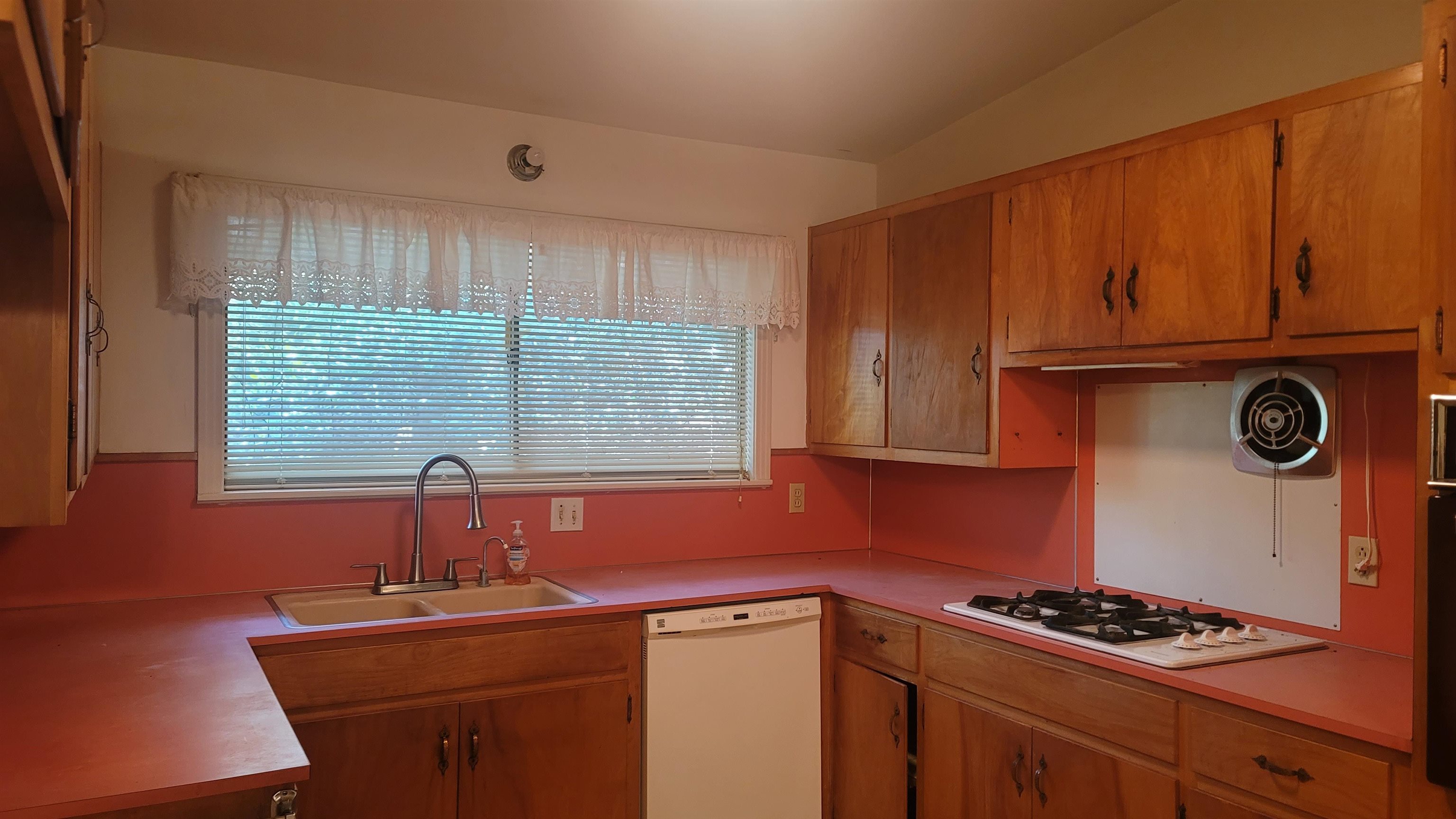 207 Verna Street Property Photo 6