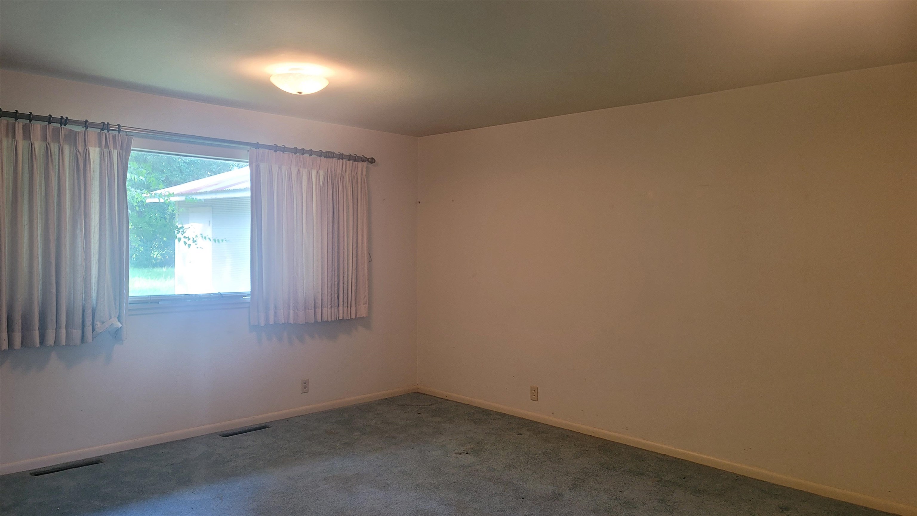 207 Verna Street Property Photo 10