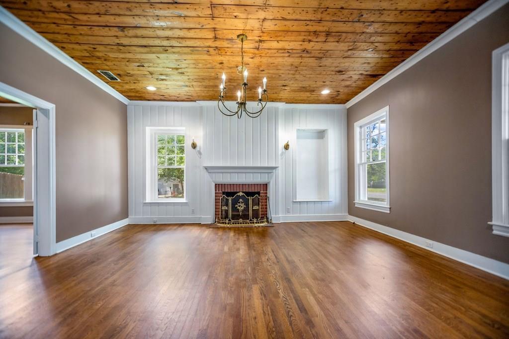 705 S Vine Avenue Property Photo 1