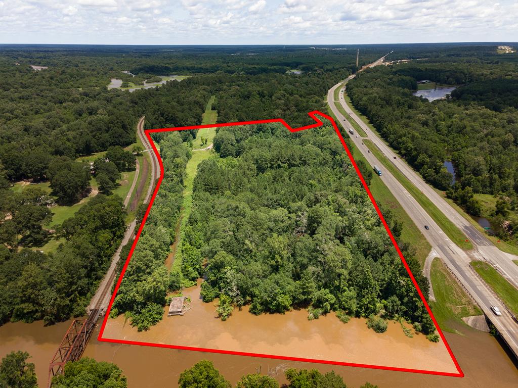 R 30099 Hwy 59 South Property Photo 1