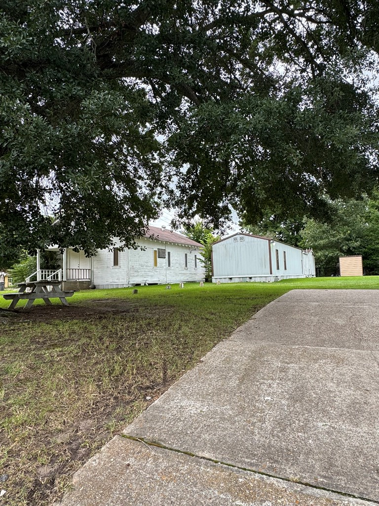 801 Rowe Property Photo 3