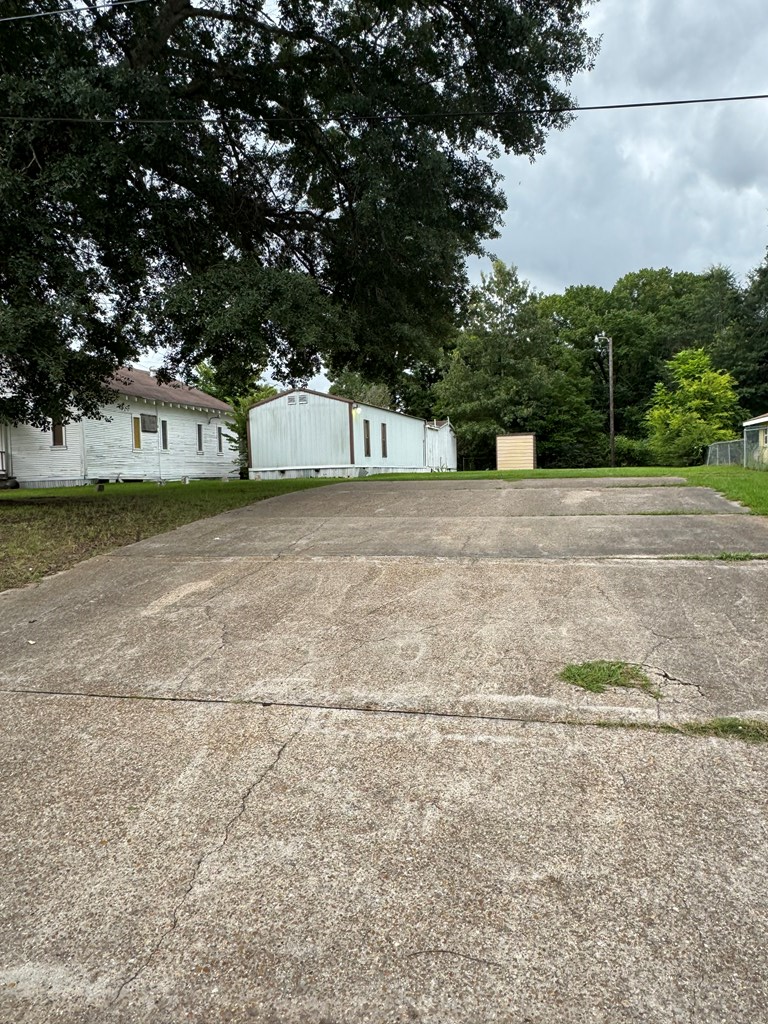 801 Rowe Property Photo 4