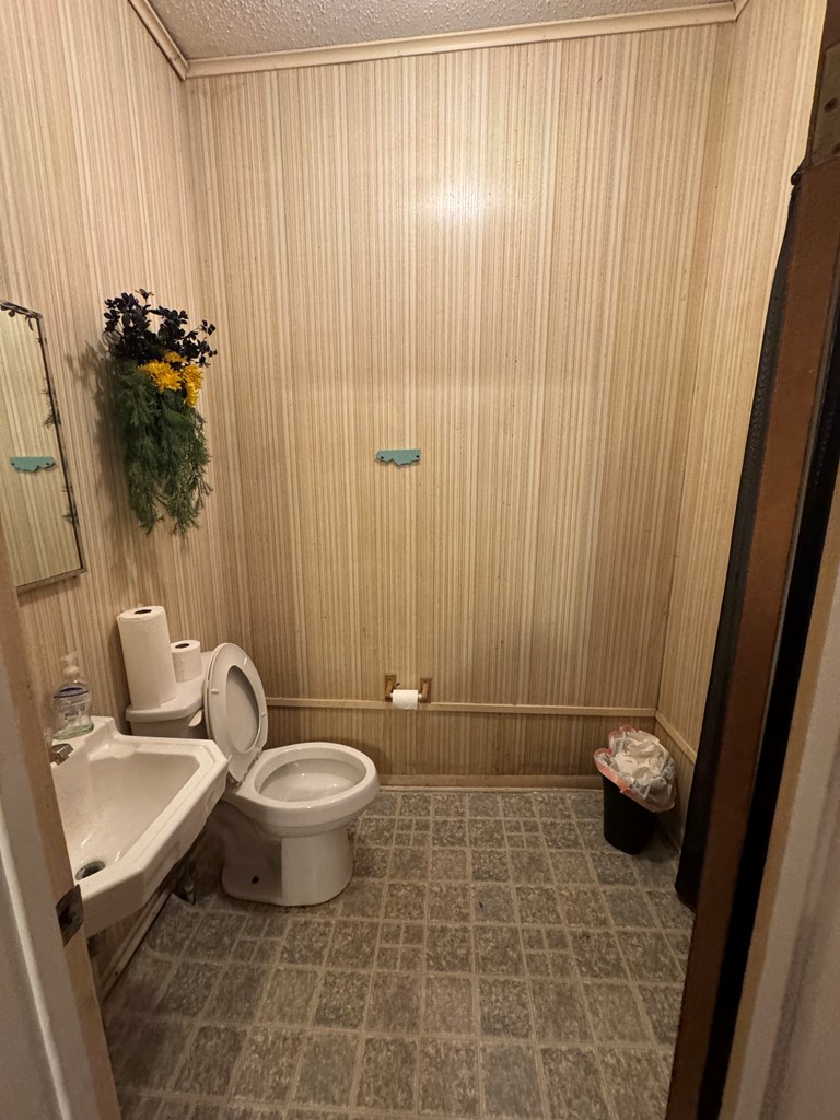 801 Rowe Property Photo 13