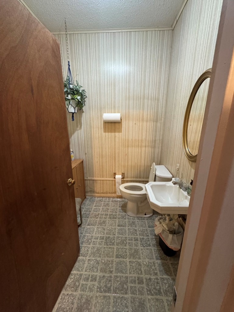 801 Rowe Property Photo 15