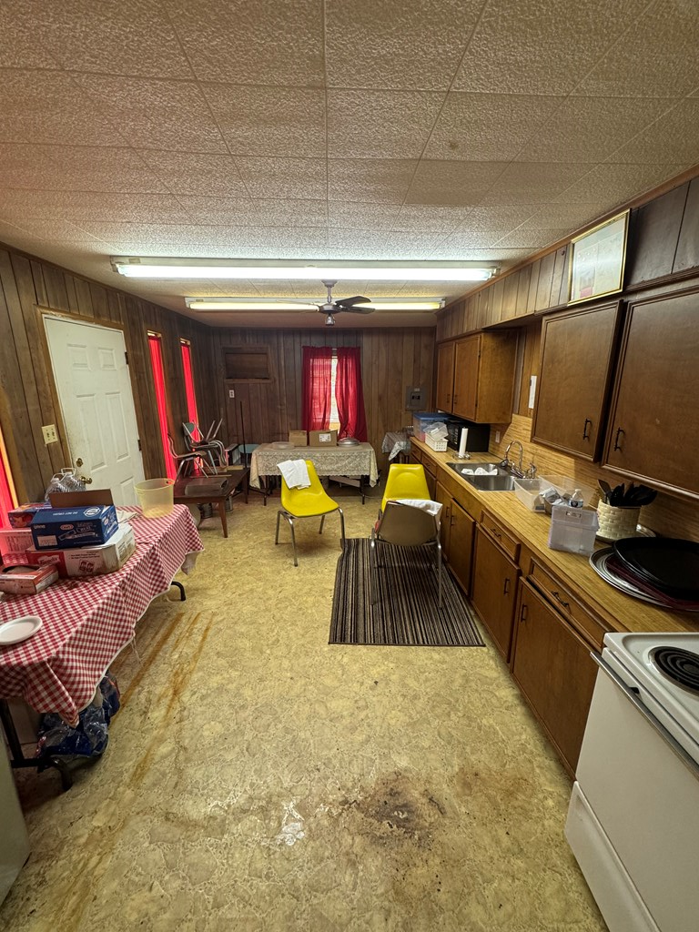 801 Rowe Property Photo 18